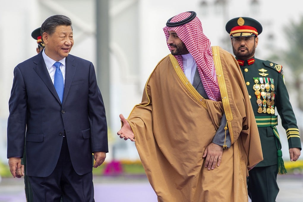 Saudi Crown Prince Mohammed bin Salman welcoming Chinese President Xi Jinping to Riyadh, on December 8, 2022. Photo: AFP