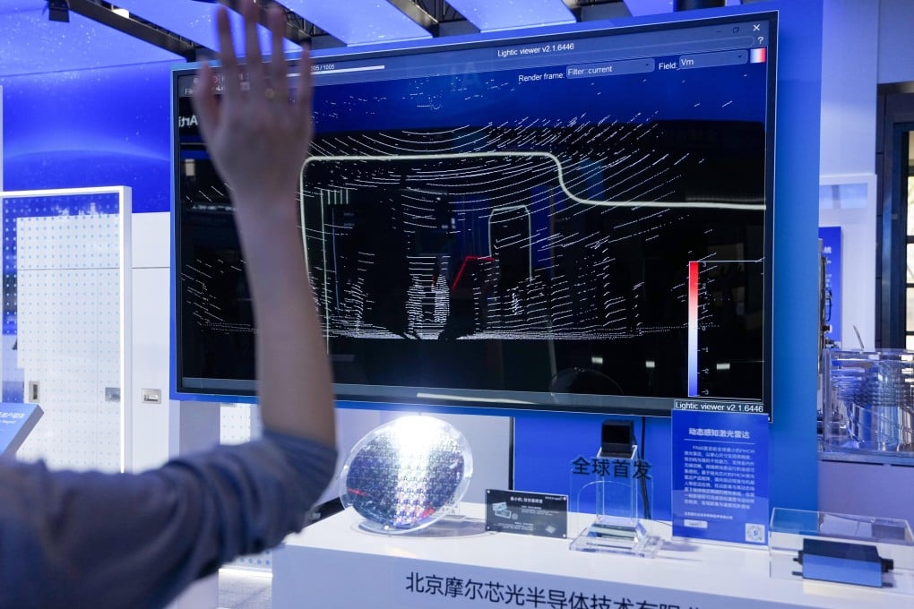 An exhibitor introduces a dynamic perception lidar which can be applied to self-driving systems and robots at the Zhongguancun Exhibition Centre, Beijing, on March 25, 2026. Photo: Xinhua