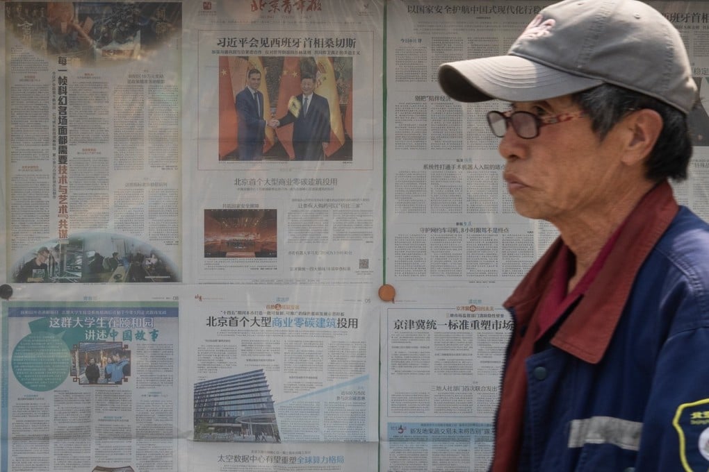 A man walks past a Chinese newspaper featuring a photo of Spanish Prime Minister Pedro Sanchez and Chinese President Xi Jinping in Beijing on April 15. Photo: EPA