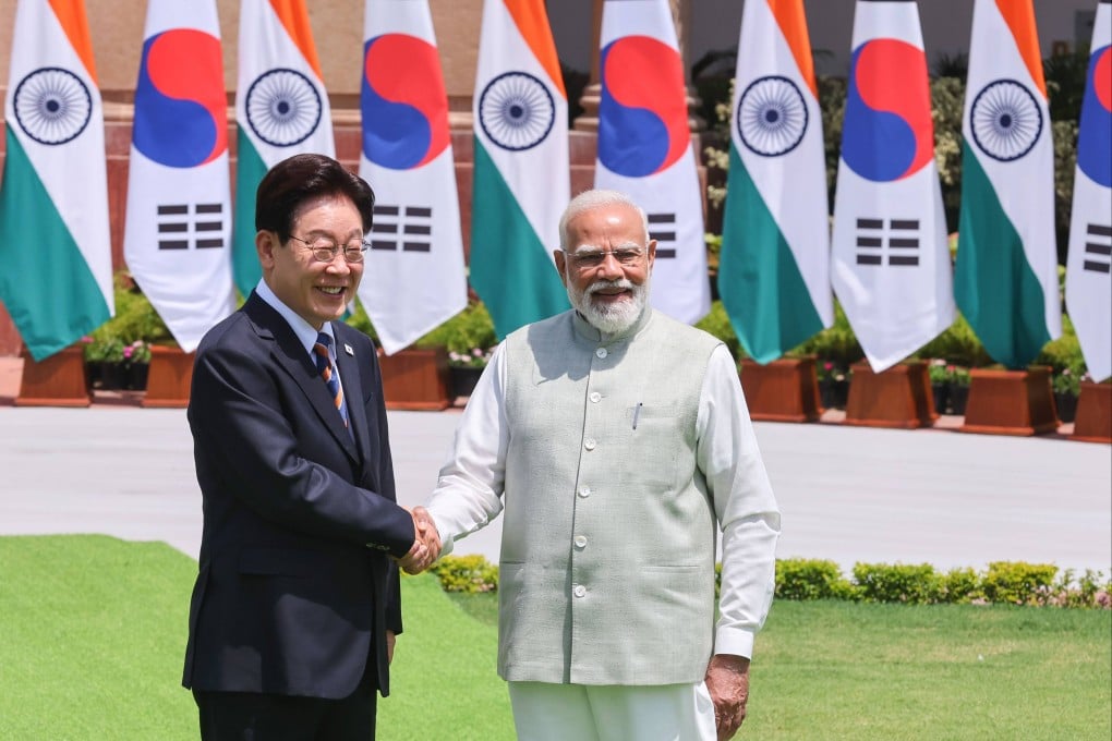 South Korean President Lee Jae Myung and Indian Prime Minister Narendra Modi shake hands before their meeting at the Hyderabad House in New Delhi on Monday. Photo: SOPA Images via ZUMA Press Wire/dpa