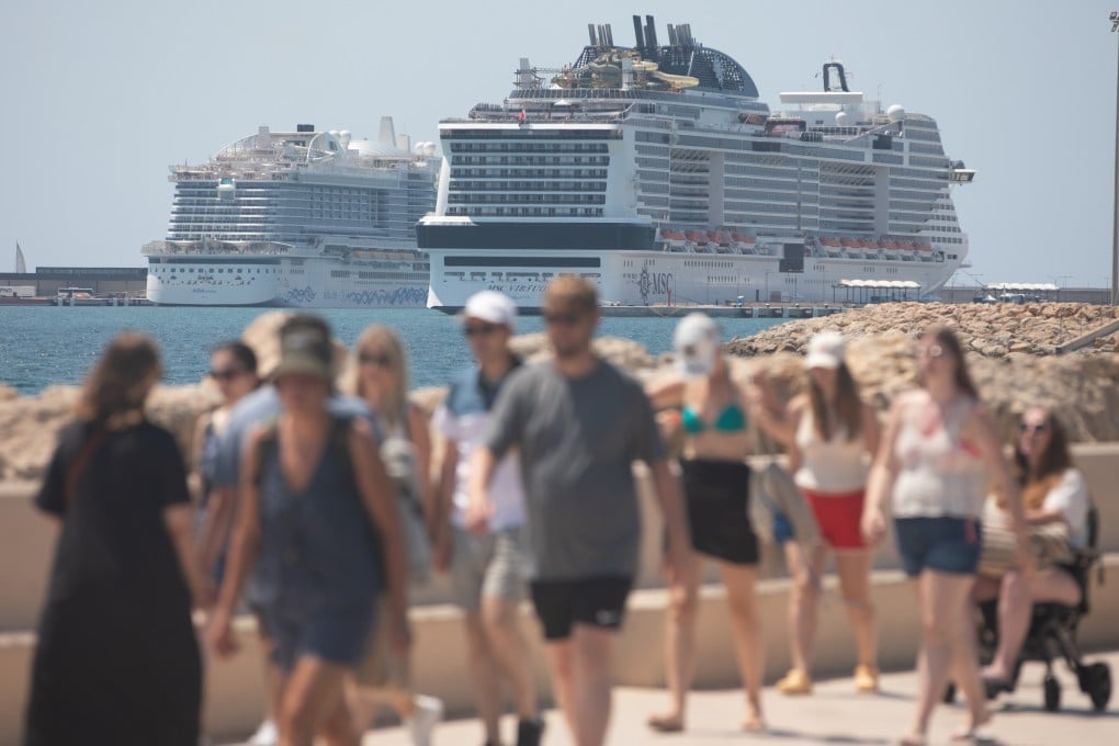 Cruise tourists on their way to visit the city of Palma in Mallorca after disembarking at the port. Photo: dpa