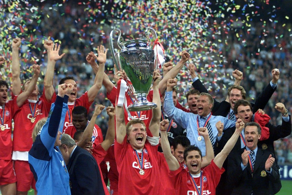 Stefan Effenberg hoists the Champions League trophy following Bayern Munich’s victory over Valencia in the 2001 final. Photo: Reuters