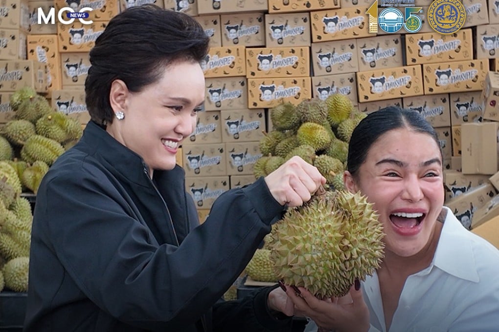 Thai Commerce Minister Suphajee Suthumpun (left) presents a durian to influencer Pimradaporn Benjawattanapat. Photo: Facebook/MOCThailand