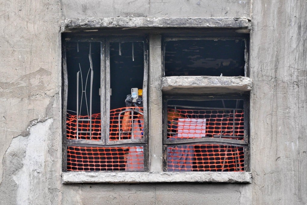 A resident of Wang Tai House takes pictures. Photo: Elson Li