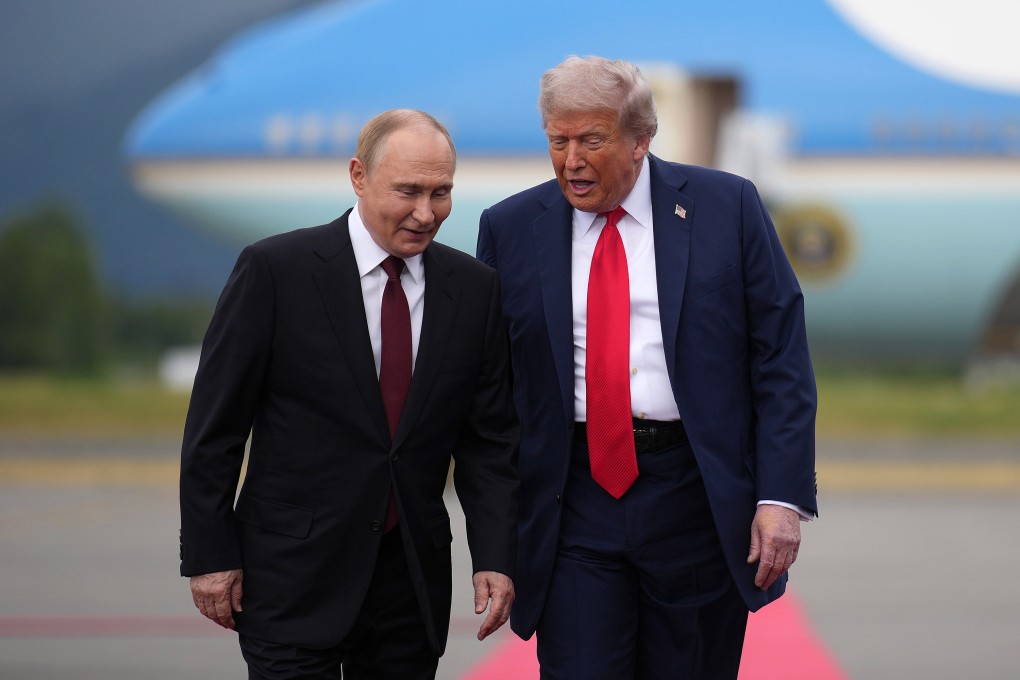 US President Donald Trump (right) walks with Russian President Vladimir Putin in Anchorage, Alaska, in August 2025. Photo: TNS
