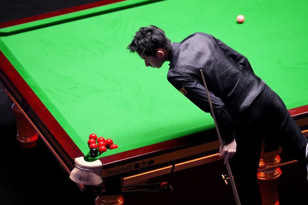 Wu Yize studies the state of play that led to an “embarrassing” 14th frame in his World Championship semi-final against Mark Allen. Photo: AP