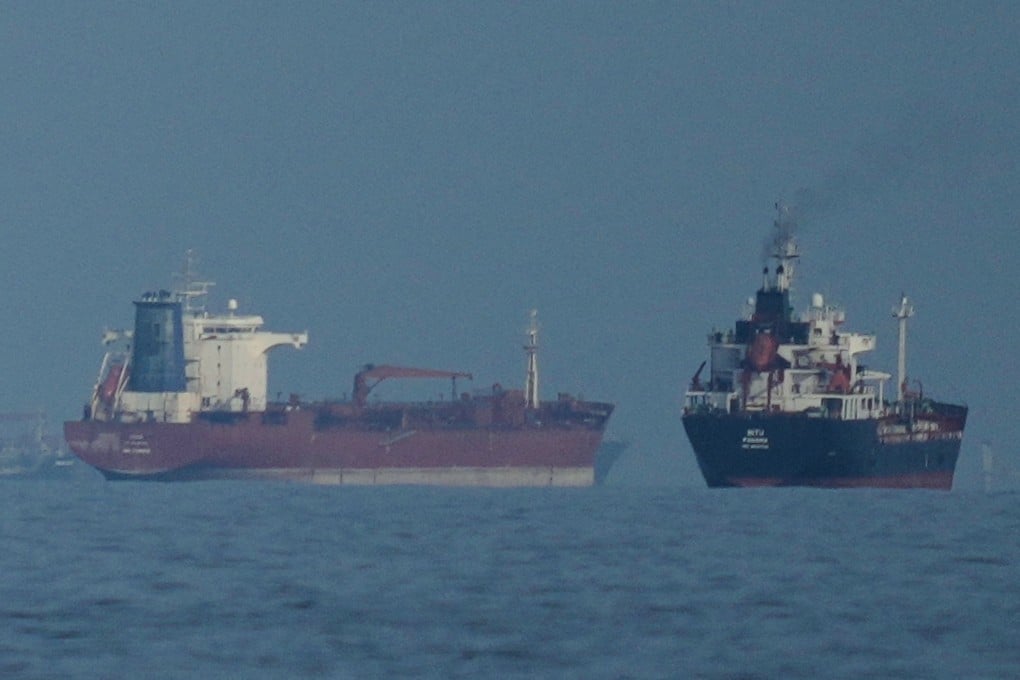 Oil tankers and cargo ships line up in the Strait of Hormuz off Khor Fakkan, United Arab Emirates, on March 11. Photo: AP