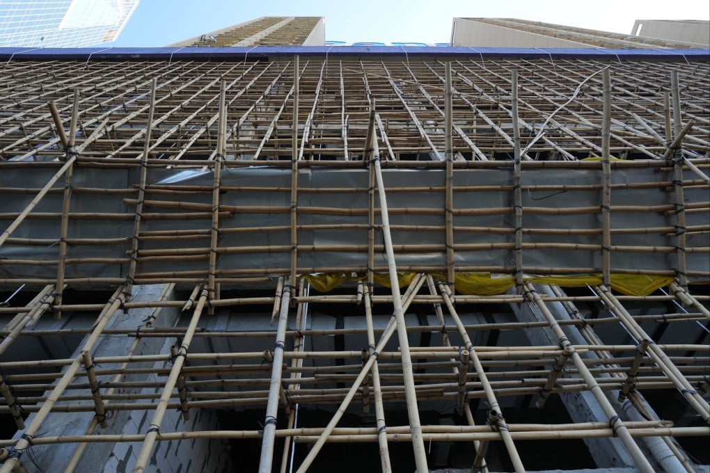 Police have warned it is becoming a trend for burglars to enter flats at buildings undergoing renovation to their exteriors through scaffolding. Photo: Sam Tsang