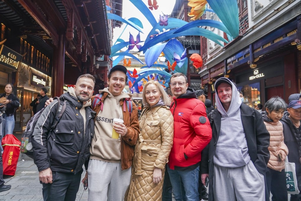 Tourists from Belarus and Russia pose for photos at Yuyuan Garden in central Shanghai. Photo: Xinhua
