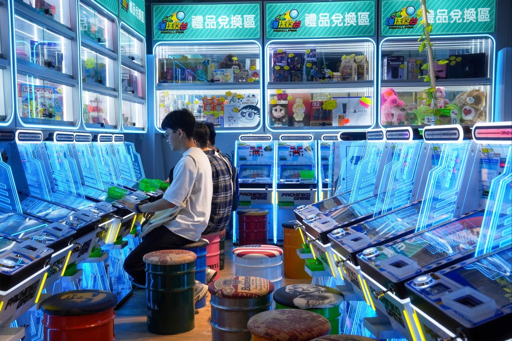 Youngsters play at a pinball arcade in Sham Shui Po. Photo: Elson Li