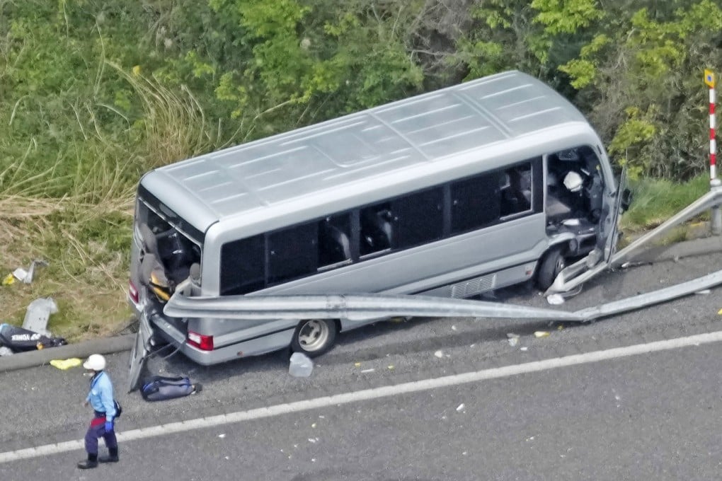Photo taken from a Kyodo News helicopter on Wednesday shows a bus that ploughed into a crash barrier on the Banetsu Expressway in Koriyama, Fukushima prefecture.
Photo: Kyodo