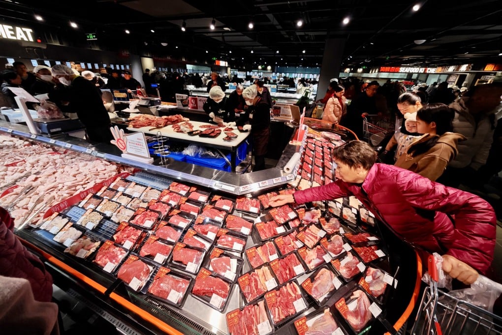 People shop for beef at a supermarket in Fuzhou, Fujian province. China has renewed import licences for hundreds of US beef plants. Photo: China News Service/VCG via Getty Images