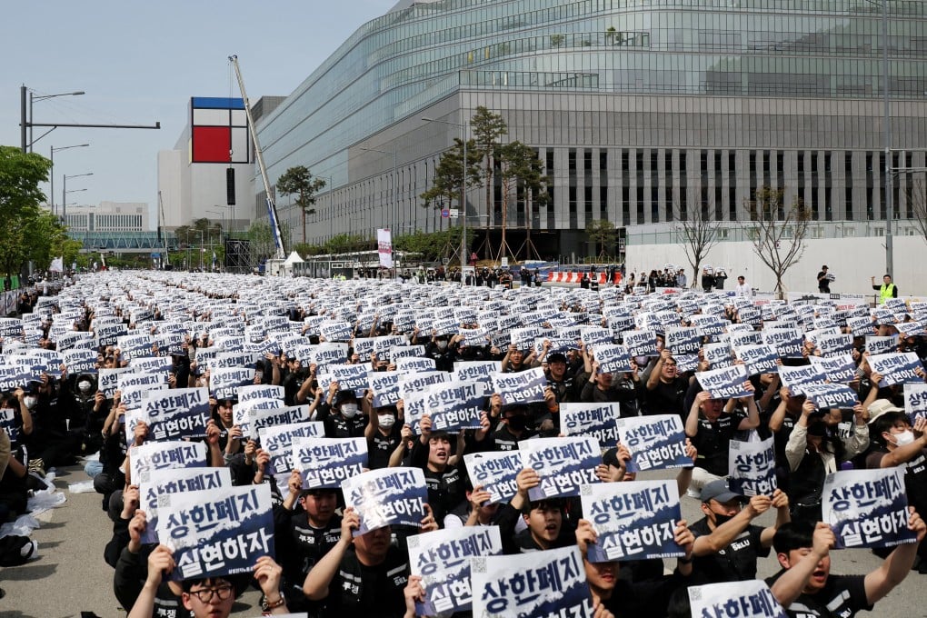 Samsung Electronics’ labour union members chant slogans during a protest against company’s compensation levels ahead of a planned strike in front of Samsung Electronics semiconductor plant in Pyeongtaek, South Korea, on April 23. Photo: Reuters