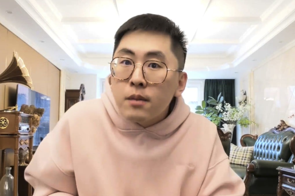 A blogger in China with 20 million followers has taken a break after 13 years of intense content creation after developing a range of health problems. Photo: Weibo