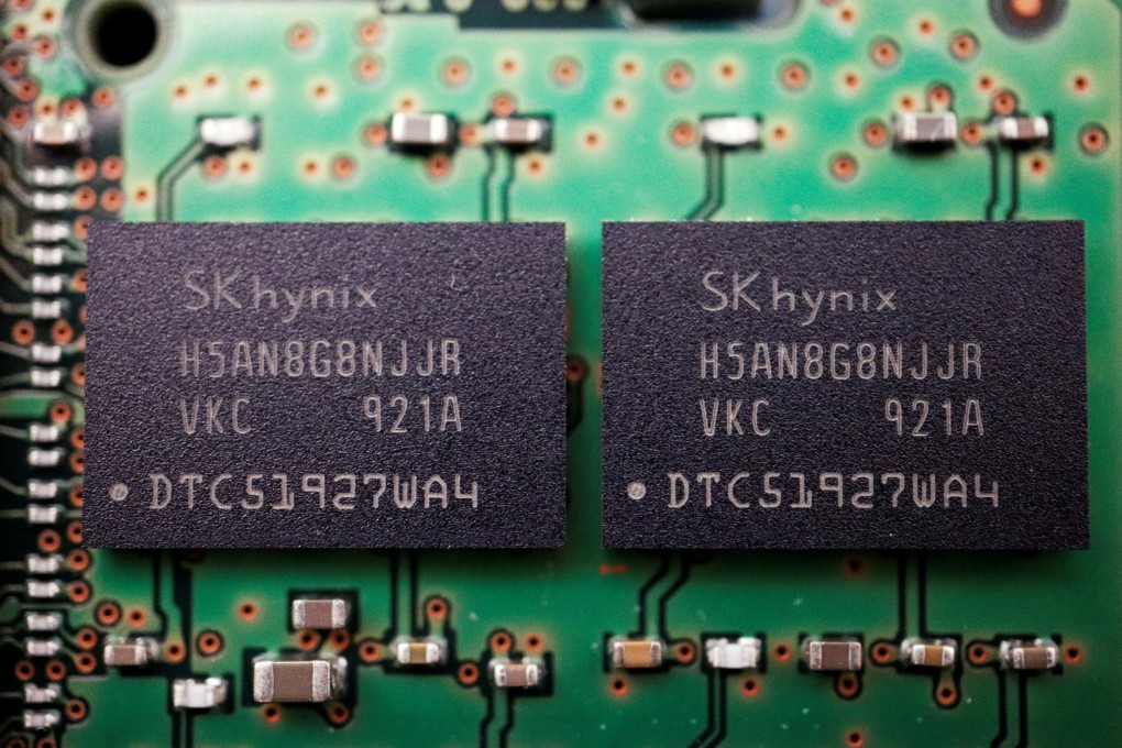 Memory chips by South Korean semiconductor supplier SK Hynix are seen on a circuit board of a computer in this illustration picture taken February 25, 2022. Photo:  Reuters