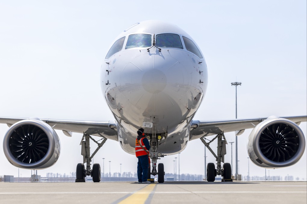 A ground crew member seen with a C919, China’s homegrown large passenger aircraft, at Harbin Taiping International Airport in Heilongjiang Province, April 15, 2026. Photo: Xinhua