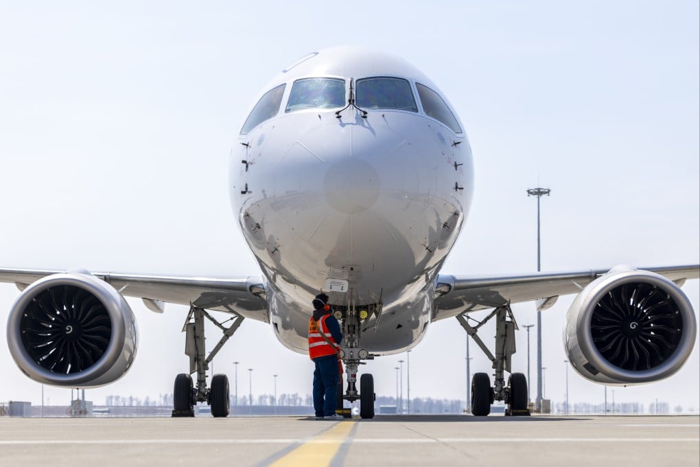 A ground crew member seen with a C919, China’s homegrown large passenger aircraft, at Harbin Taiping International Airport in Heilongjiang Province, April 15, 2026. Photo: Xinhua