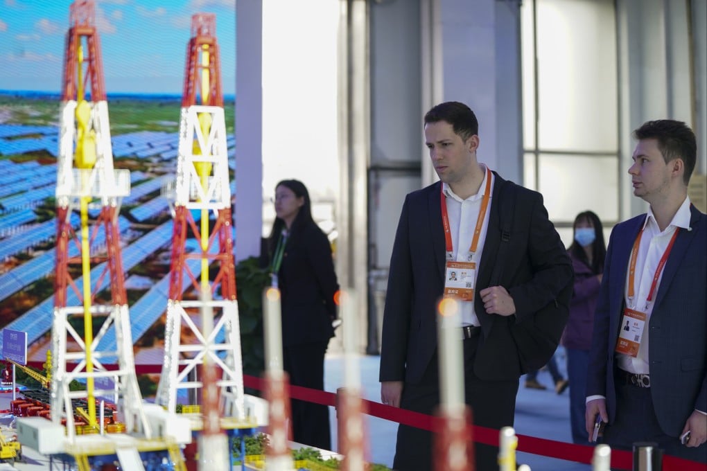 Visitors learn about an oil and gas exploration system at the 10th China-Russia Expo in Harbin, northeast China’s Heilongjiang province, on Monday. Photo: Xinhua