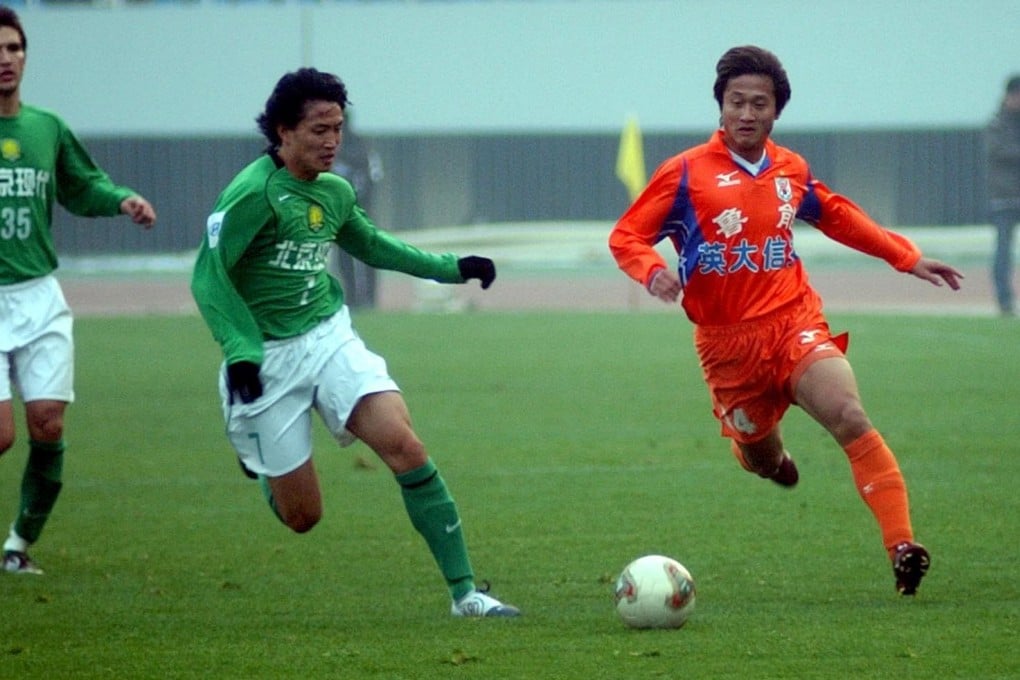 Qiu Zhonghui (left), here in action for Beijing Guoan in 2004, has attracted widespread attention after posting videos on social media about his new role as a food delivery rider. Photo: Imaginechina