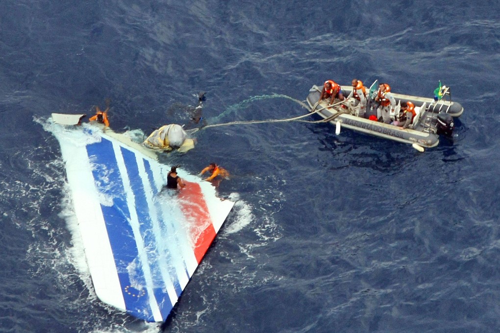 Divers recovering part of the tail section from Flight 447 in 2009. Photo: AFP
