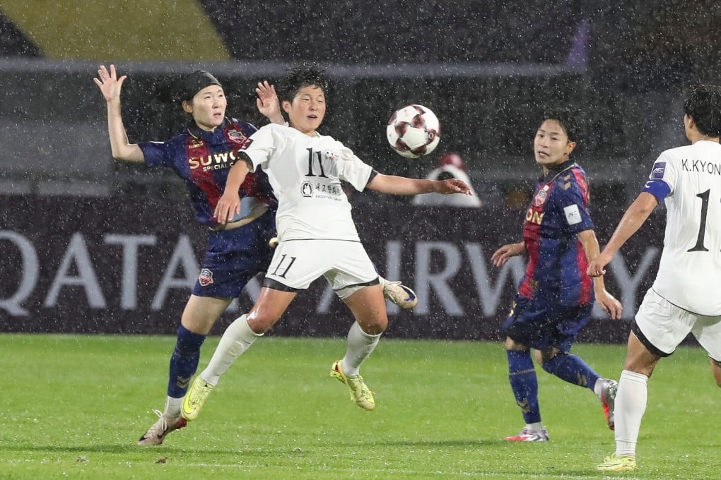 Naegohyang’s Kim Hye-yong (middle) tries to control the ball under pressure against Suwon FC Women in the AFC Women’s Champions League semi-final on Wednesday. Photo: Xinhua