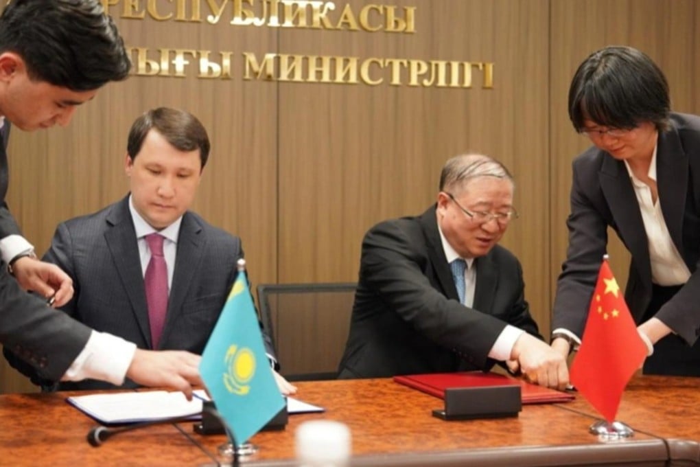 Kazakh Agriculture Vice-Minister Yermek Kenzhekhanuly and Liu Huanxin, head of China’s National Food and Strategic Reserves Administration, agree to launch a joint grain-trading platform to bolster food security. Photo: gov.kz