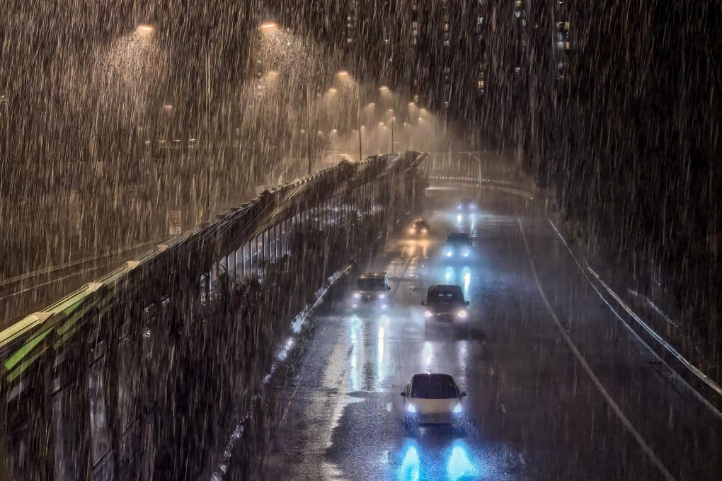 Heavy rain in Fanling on May 20, hours before the Observatory issued a red rainstorm warning. Photo: Handout