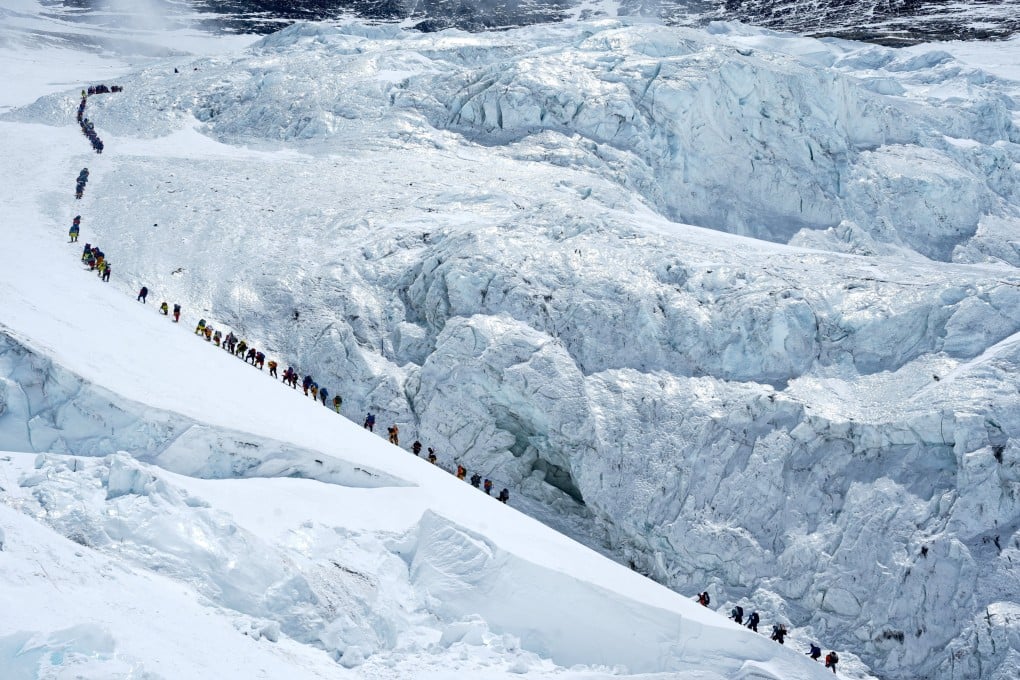 Climbers walk in a long queue as they head to summit Mount Everest in the Solukhumbu district of Nepal. Photo: Reuters