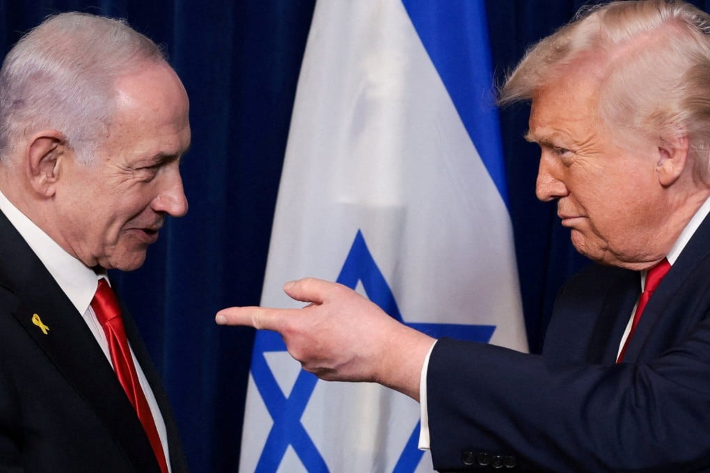 US President Donald Trump points towards Israeli Prime Minister Benjamin Netanyahu during a press conference after meeting at Trump’s Mar-a-Lago club on December 29, 2025. Photo: Reuters