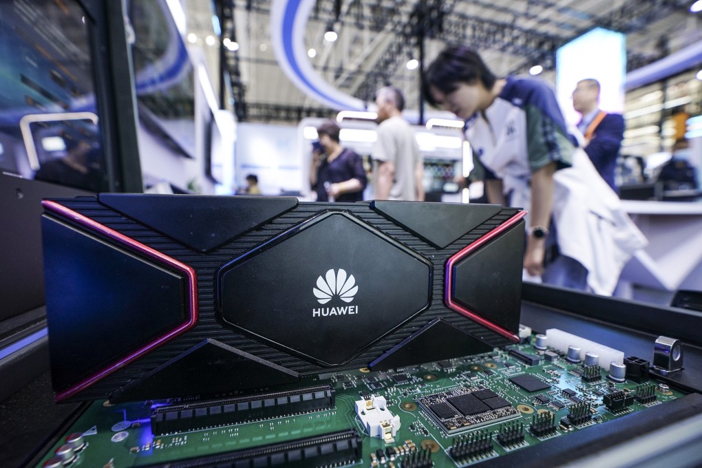 People visit the exhibition area of Huawei at the 10th China-Russia Expo in Harbin, northeast China’s Heilongjiang province, on May 19. Photo: Xinhua