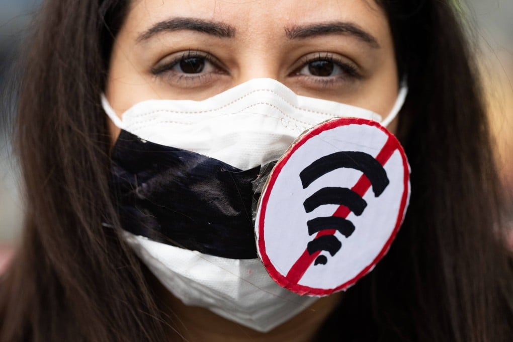 A woman wears a mask featuring a Wi-Fi symbol to protest against internet censorship in Iran during a demonstration in Frankfurt on May 16. Photo: dpa