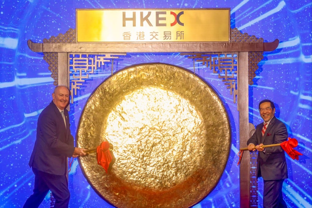 HKEX celebrates 40 years of Hong Kong’s modern stock exchange with Cathay Pacific, with Cathay Group chairman Guy Bradley (left) and HKEX chairman Carlson Tong Ka-shing (right). Photo: Jonathan Wong