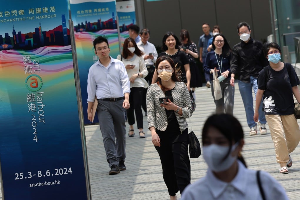 Hong Kong civil servants could receive a salary rise of up to 4.12 per cent this year, according to preliminary pay trend survey results. Photo: Jelly Tse