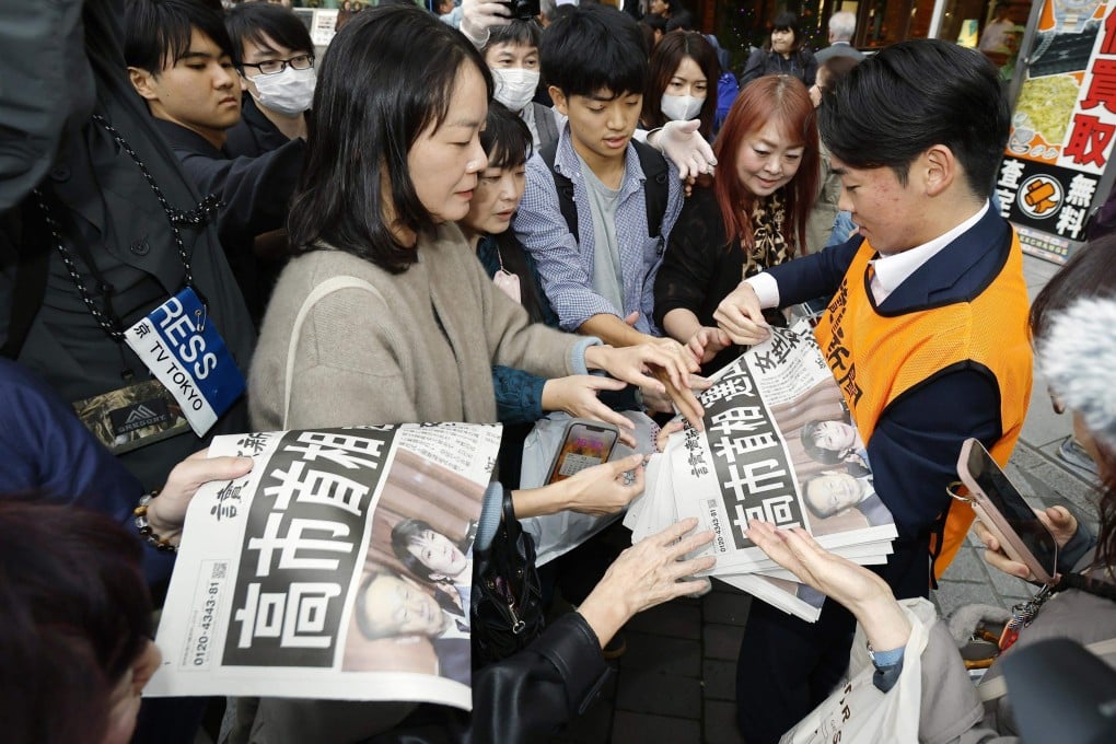 A Japanese newspaper staff distributes copies of the extra issue on Sanae Takaichi being elected Japan’s first female prime minister, in Tokyo, on October 21, 2025. Photo: AP