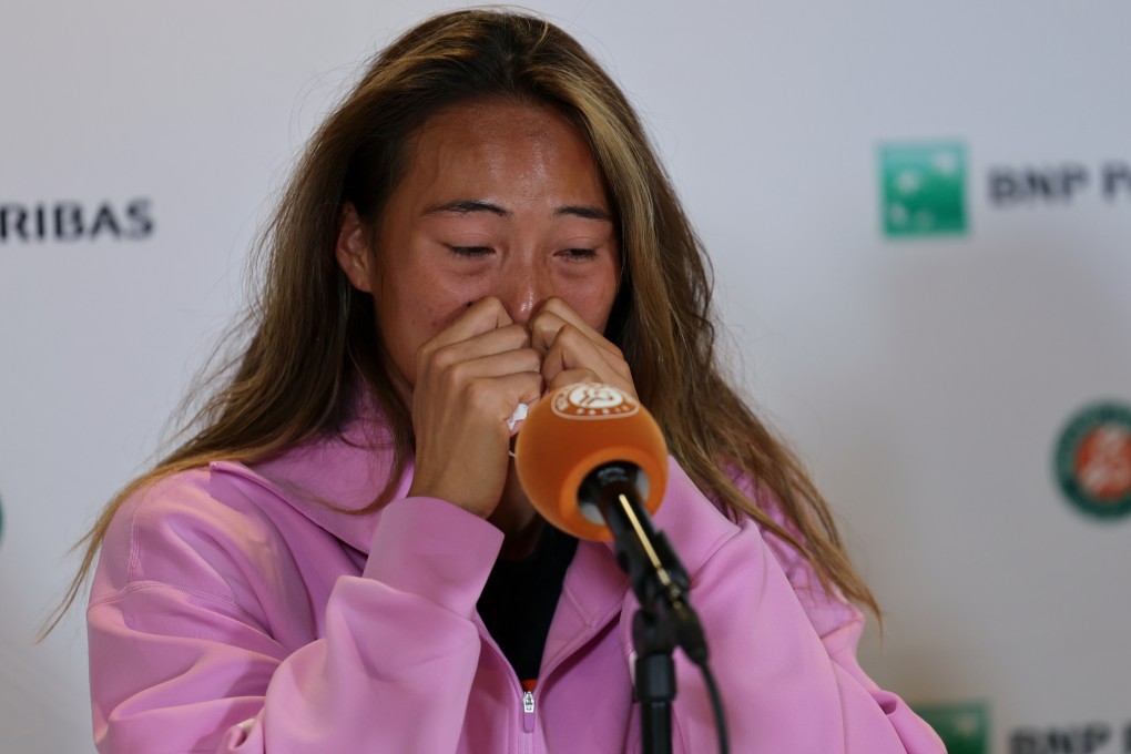 Zheng Qinwen crying during her press conference after losing in the French Open first round to Maja Chwalinska of Poland on Monday. Photo: Xinhua