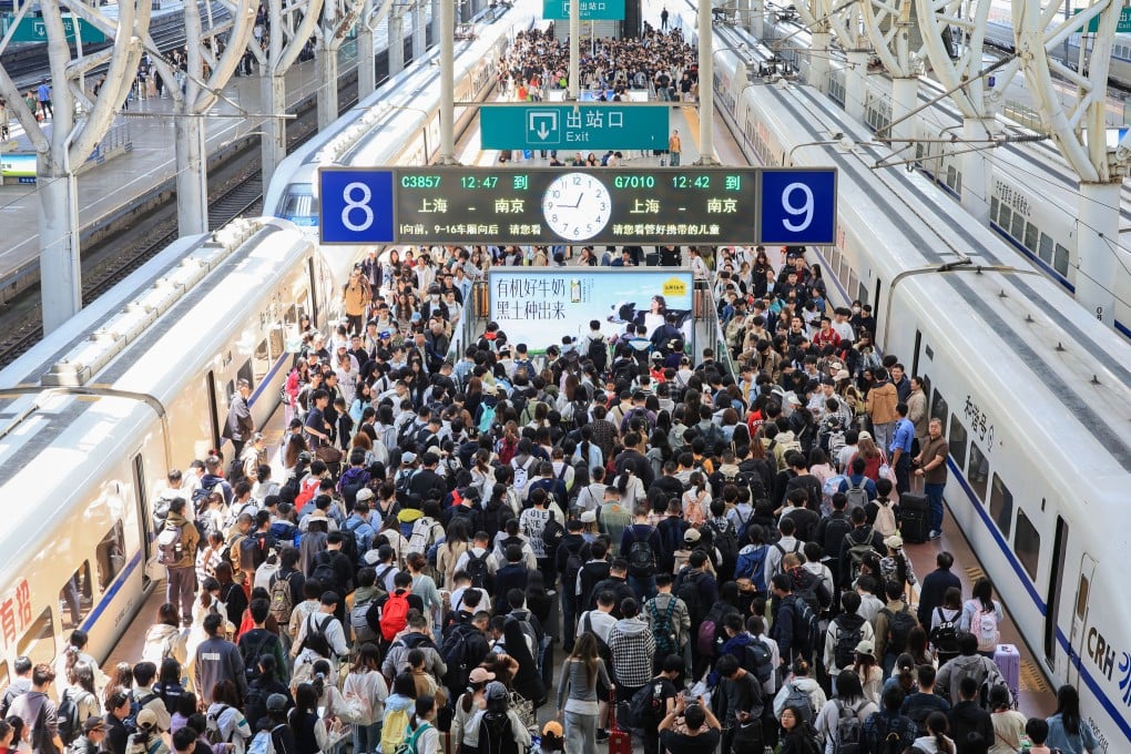 Passengers at Nanjing Railway Station in Nanjing, Jiangsu province, on May 5. Photo: Xinhua