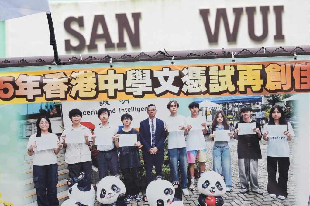Principal Lee Cheuk-hing with students of San Wui Commercial Society Secondary School. Photo: Jelly Tse