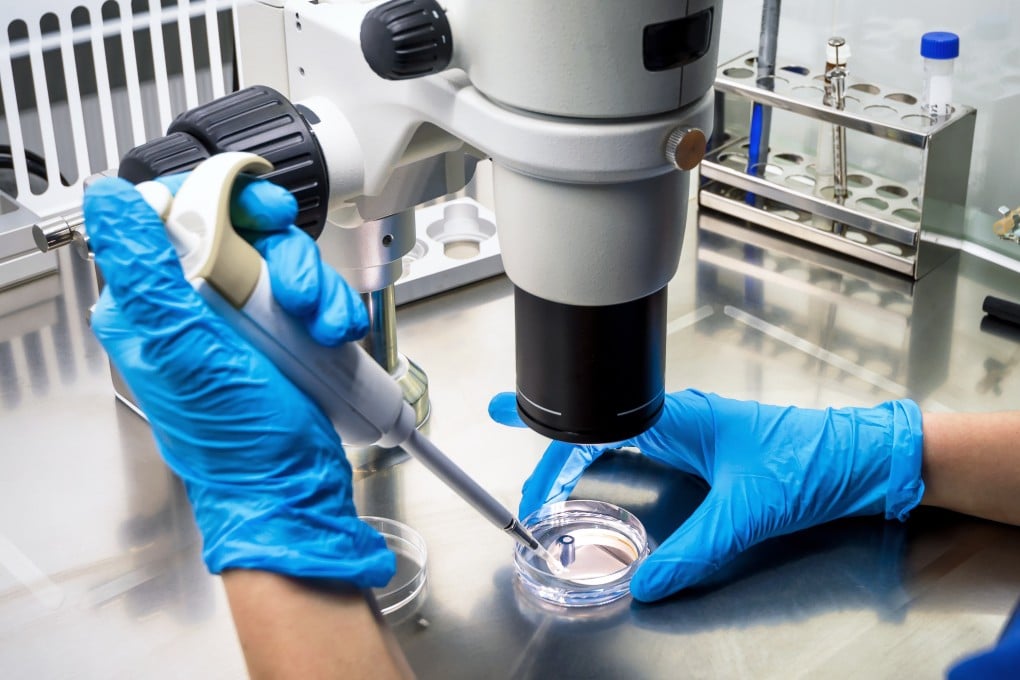 A researcher uses a microscope in a cancer research laboratory. Photo: Shutterstock