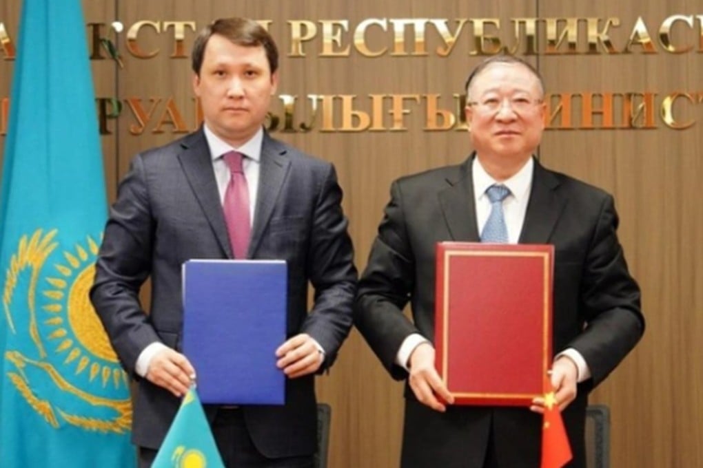 Kazakh Agriculture Vice-Minister Yermek Kenzhekhanuly (left) and Liu Huanxin, head of China’s National Food and Strategic Reserves Administration, pose at the signing for the creation of a grain-trading platform, in Astana, Kazakhstan, on May 21. Photo: Handout