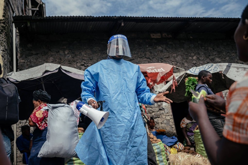 A community leader raises Ebola awareness among traders in Goma, DR Congo. Photo: AFP