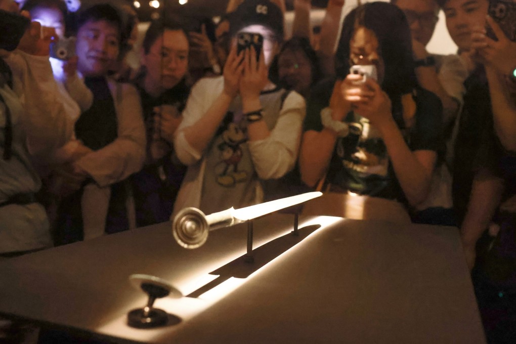 Visitors take photos of the ancient Sword of Goujian at the Hubei Provincial Museum in Wuhan, in central China’s Hubei Province, on May 17, 2026. An airport notice at Wuhan Tianhe International Airport warning not to hand-carry replicas of the sword on board planes has gone viral on Chinese social media. Photo: Xinhua