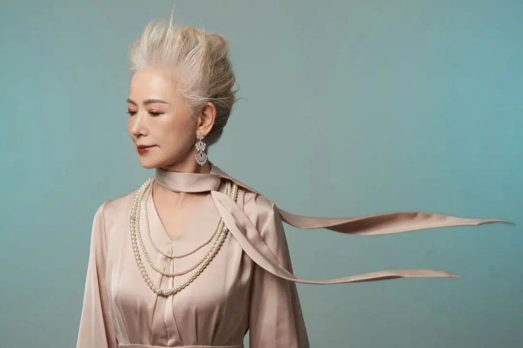 An inspiring 74-year-old grandmother in China has gained online fame for her fashion sense, youthful spirit and confidence. Photo: QQ.com
