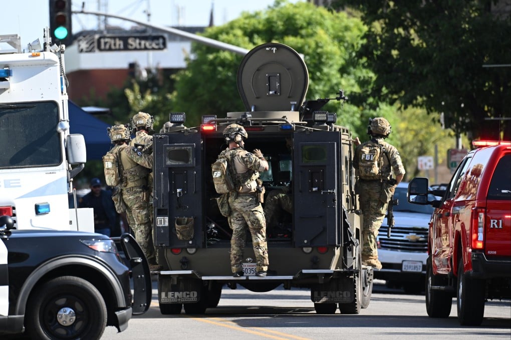 FBI agents respond after a man barricaded himself inside a building with hostages on Tuesday in Bakersfield, California. Photo: AP