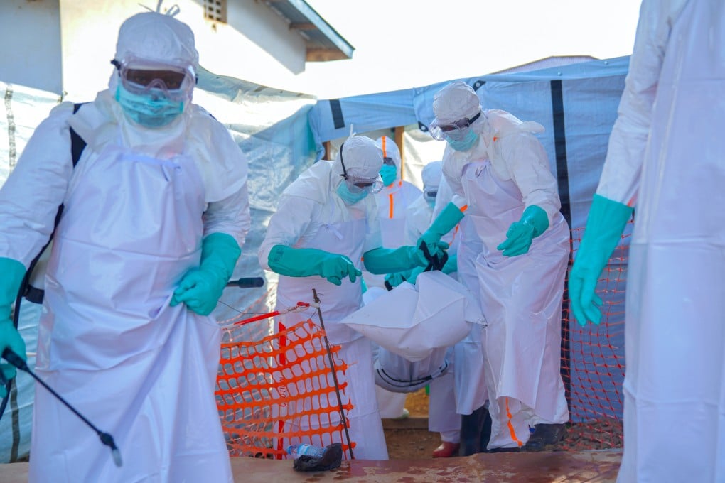 Medical staff in protective gear tend to the body of an Ebola victim at a hospital in Bunia, Ituri province, in the Democratic Republic of Congo on June 3. Photo: EPA