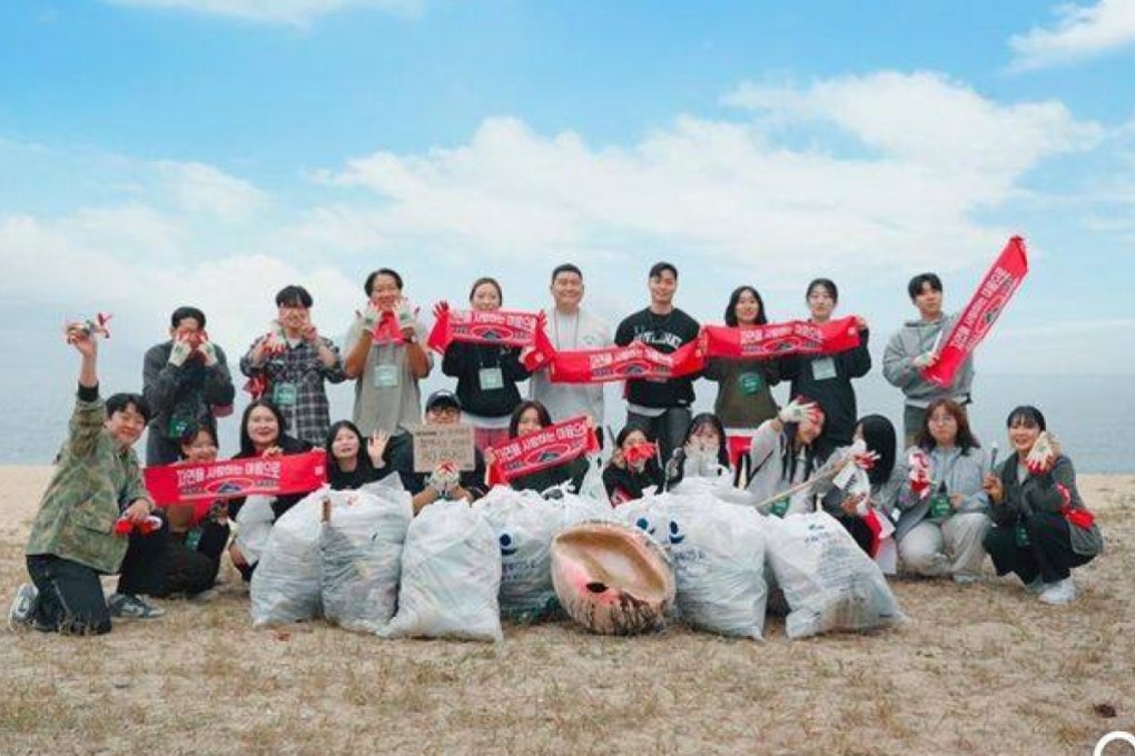 Young people join a domestic travel and plogging crew organised by Good Choice Company. Photo: Instagram/goodchoice_official