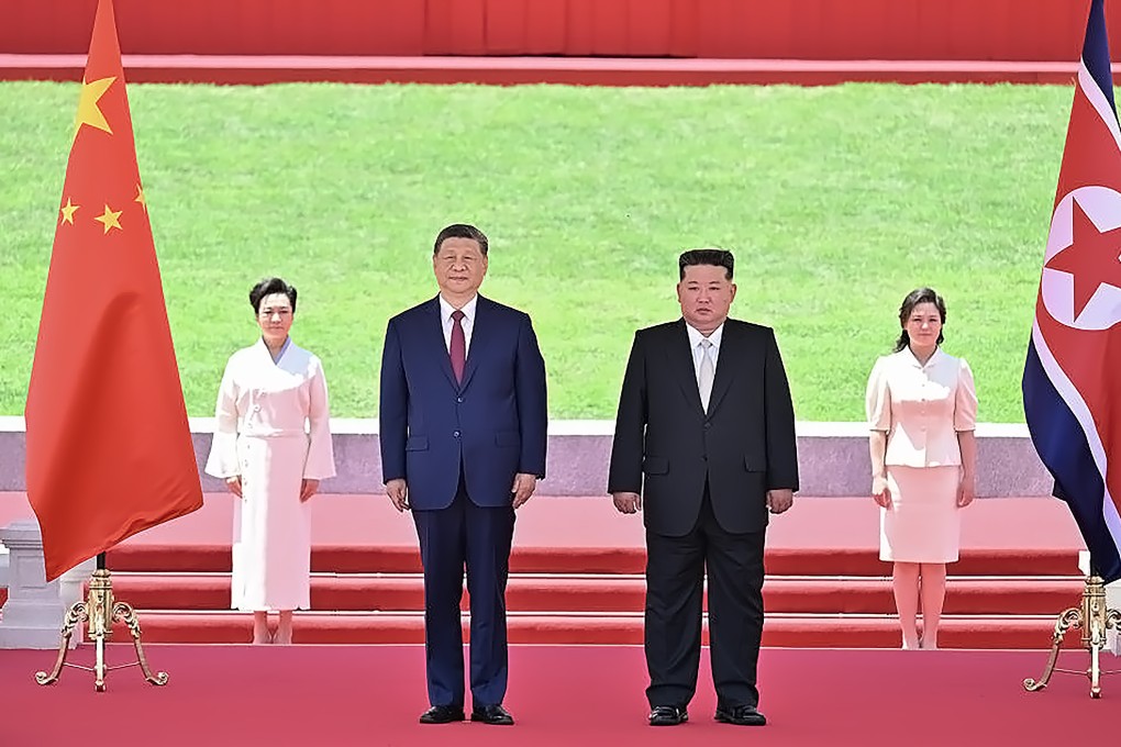 Xi Jinping and Kim Jong-un were accompanied by their wives, Peng Liyuan and Ri Sol-ju at the events welcoming the Chinese leader. Photo: Xinhua