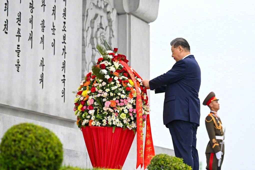 Chinese President Xi Jinping pays tribute at the Sino-Korean Friendship Tower in Moran Hill in Pyongyang, North Korea, on Tuesday. Xi is visiting North Korea for a two-day state visit. Photo: Xinhua