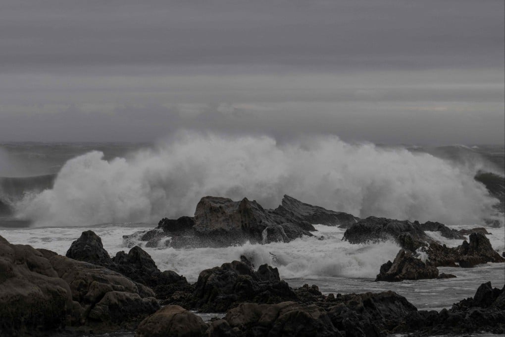 Waves hit the coastline as Typhoon Jangmi approaches in Minamiboso, Chiba prefecture, Japan, on June 3. Photo: AFP