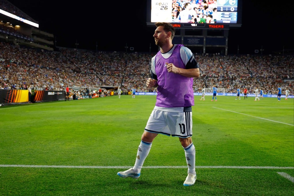 Lionel Messi warms up in front of a packed crowd in Auburn. Photo: Getty Images