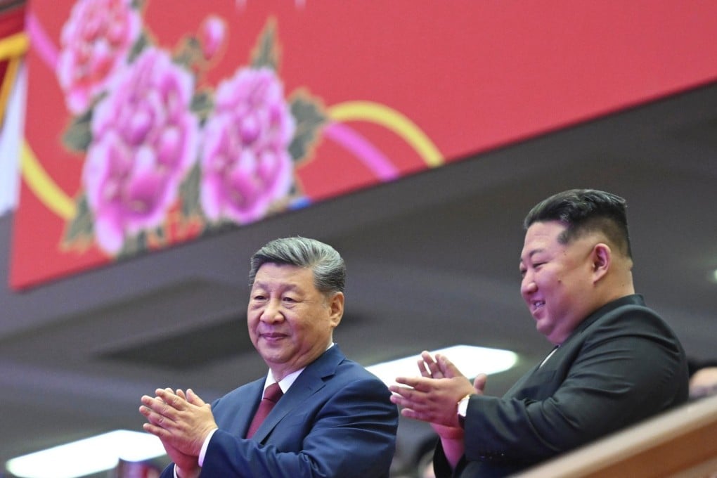 President Xi Jinping (left) and North Korean leader Kim Jong-un applaud during an artistic performance at the Pyongyang Gymnasium on June 8. Photo: Xinhua via AP